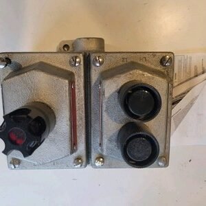 Cooper Crouse-Hinds EDSC22471J1 Explosion Proof Led Push Button Enclosure 600VAC