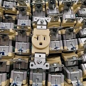 80 Eaton 1877V Ivory 20A Commercial Single Outlet Receptacle 5-20R 125V