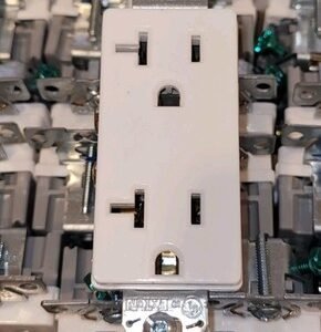 50 pk NEW Eaton 6352W-BU White Decorator Receptacle Duplex Outlet Heavy Duty 20A