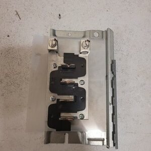 Eaton 2P 125a 240V 4-Space Copper Bus Bar, New With Lugs For 125a