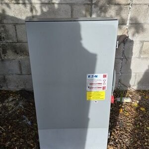Eaton DH325NRK Heavy Duty Fused Safety Switch 400A/240V/N3R ~ Nos