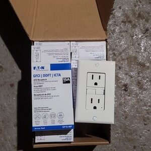 Lot of 10 Eaton GF15W-WP GFCI Outlets 15A 125V White with Wallplates