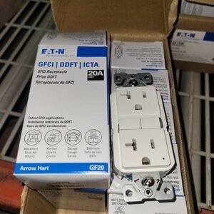 Lot of 10 Eaton GF20W Self-Test GFCI Receptacles 20A 125V White Non-TR