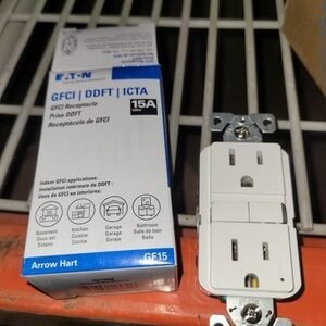 Lot of 5 Eaton GF15W Self-Test GFCI Receptacles 15A 125V White Non-TR
