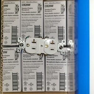 100 Eaton White COMMERCIAL Grade Duplex Outlet Receptacles NEMA 5-20R 20A CR20W