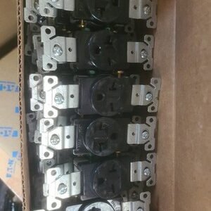 Eaton 1876V-blk Outlets Single Receptacle 2P 20A 250V LOT OF 6