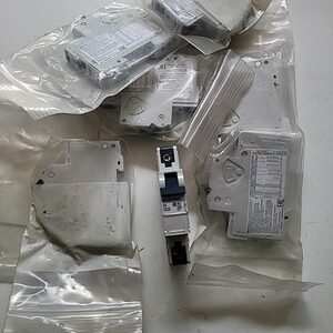 LOT OF 7 NOS ABL SURSUM Z 4A  1ZU4UM breaker