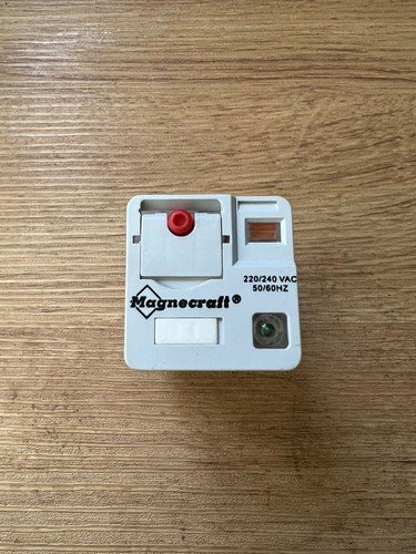 SCHNEIDER ELECTRIC 750XBXM4L 220/240A / 750XBXM4L220240A - Image 4