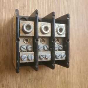 Buss 16220-3 Terminal Block  W473
