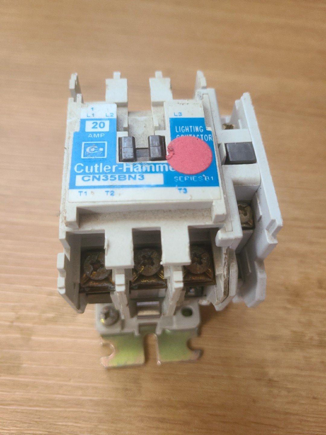 Cutler - Hammer 20 Amp Lighting Contactor # CN35BN3 Series B1 - 110V Coil - Image 2